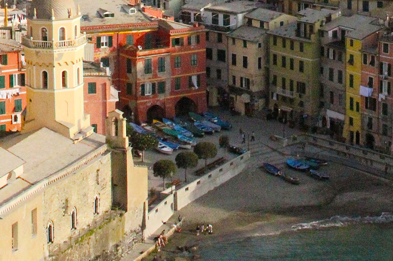 How-to-Master-Manual-Mode-in-photography-Vernazza-Italy-Lookout-by-TLG-noise-closeup