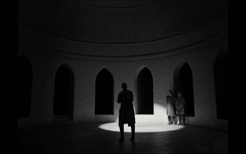 the-tragedy-of-macbeth-stunning-cinematography-analyzed-light-and-shadow-005555