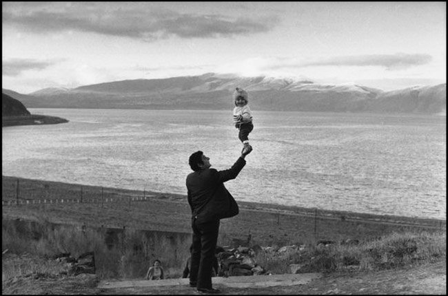 Henri-Cartier-Bresson--arménie-1972