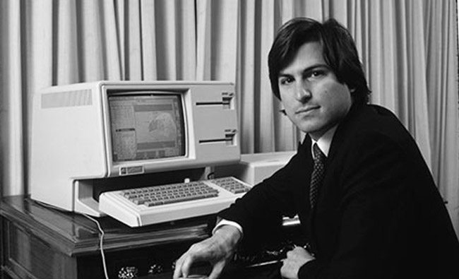 Steve-Jobs-computer