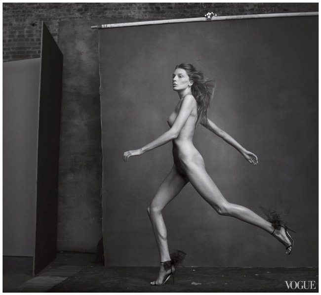 daria-werbowy-photographed-by-annie-leibovitz-vogue-april-2010