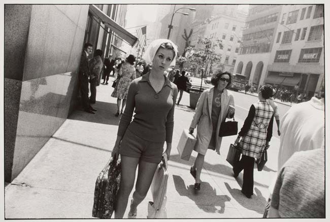 street-photography-scanning-film-benefits-Garry-Winogrand-Black-Border-Woman-55