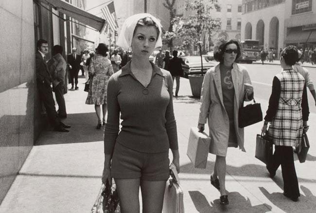 street-photography-scanning-film-benefits-Garry-Winogrand-Black-Border-Woman-Cropped-55