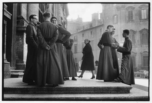 street-photography-scanning-film-benefits-cartier-bresson-rome-italy-1959-55