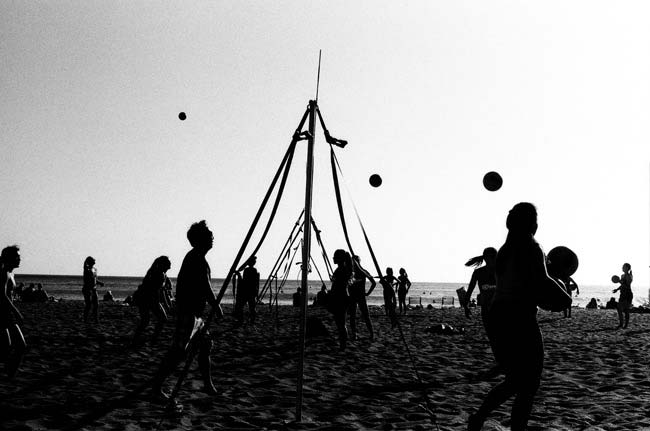 street-photography-scanning-film-benefits-roll-16-volley-balls-55