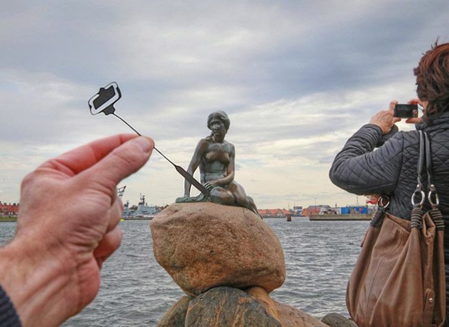 Mastering-Composition-gestalt-psychology--Selfie-Stick-by-Rich-McCor