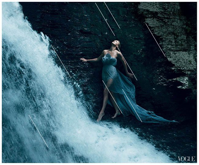 Law-of-Similarity-gestalt-psychology-charlize-theron-breaking-away-vogue-by-annie-leibovitz-december-2011