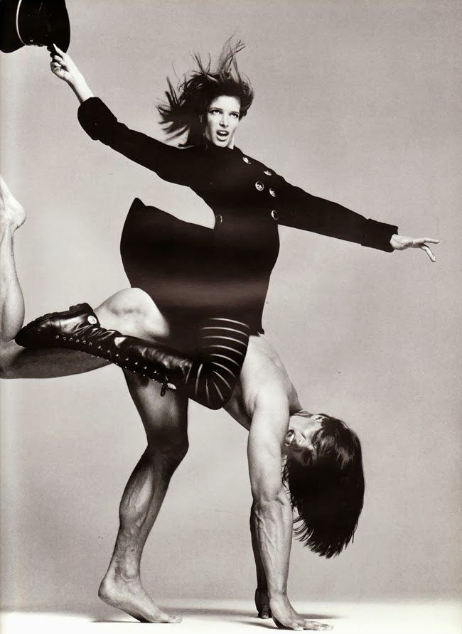 Mastering Composition in Fashion Photographers053versace_richard_avedon_3