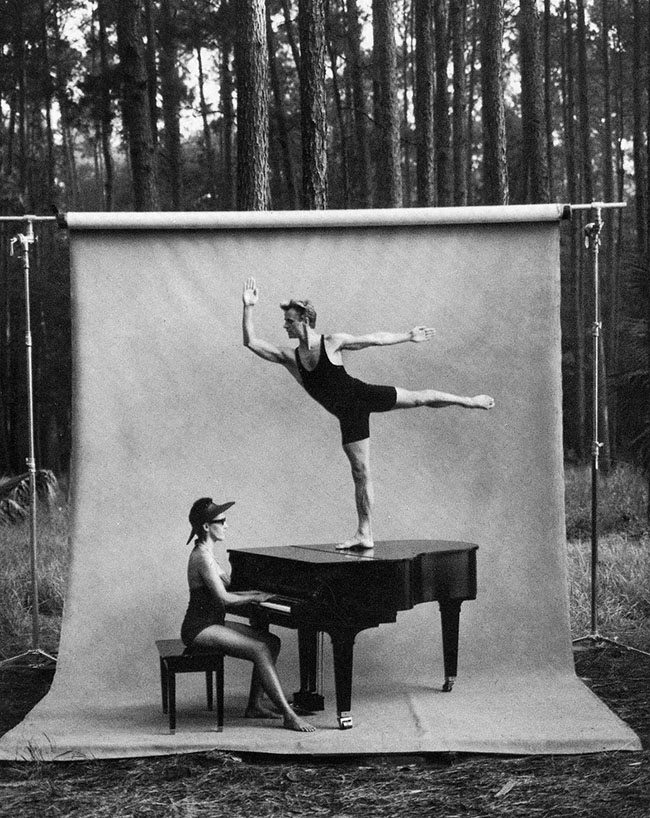 Mastering Composition in Fashion Photographers056annie-leibovitz-boris-baryshnikov-oliphant-backdrop