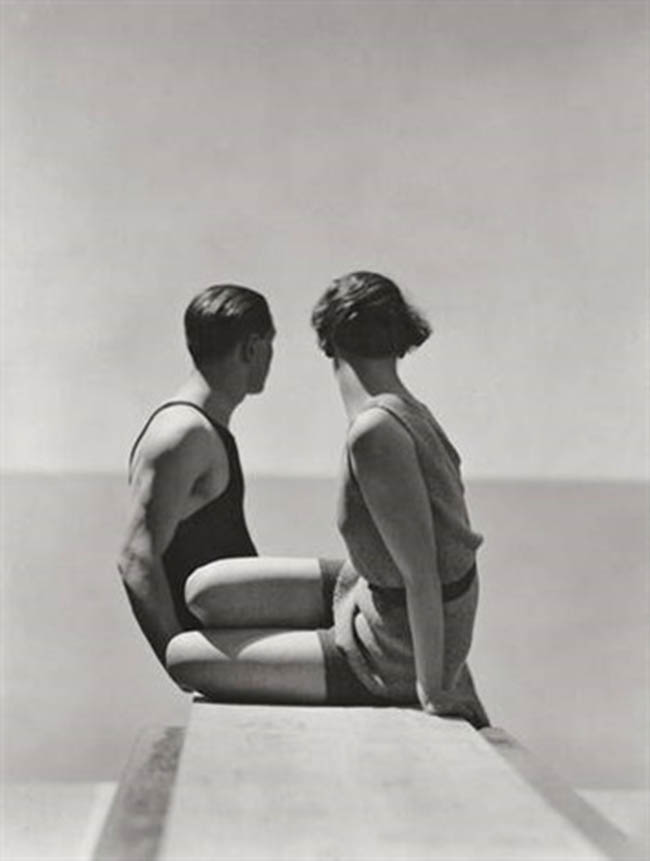 Photography Composition Techniques-george-hoyningen-huene-divers-bad light great composition