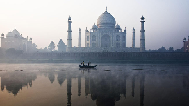 photography-composition-vs-beautiful-lighting-taj-mahal-1